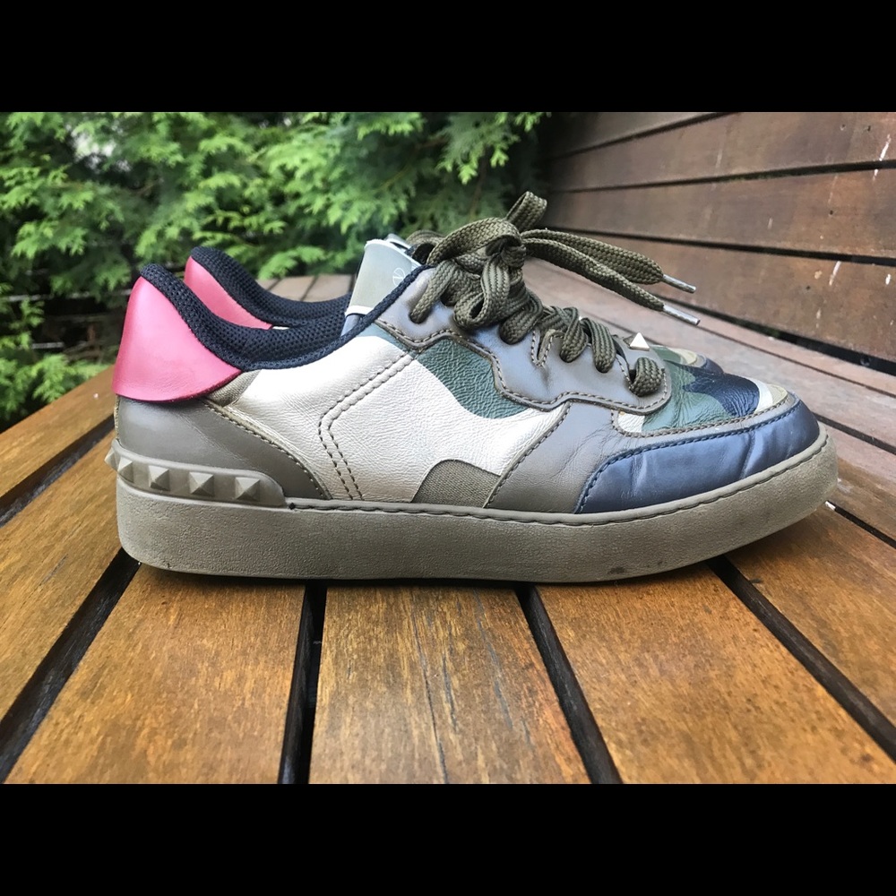 Sneakers - Picture 2 of 6